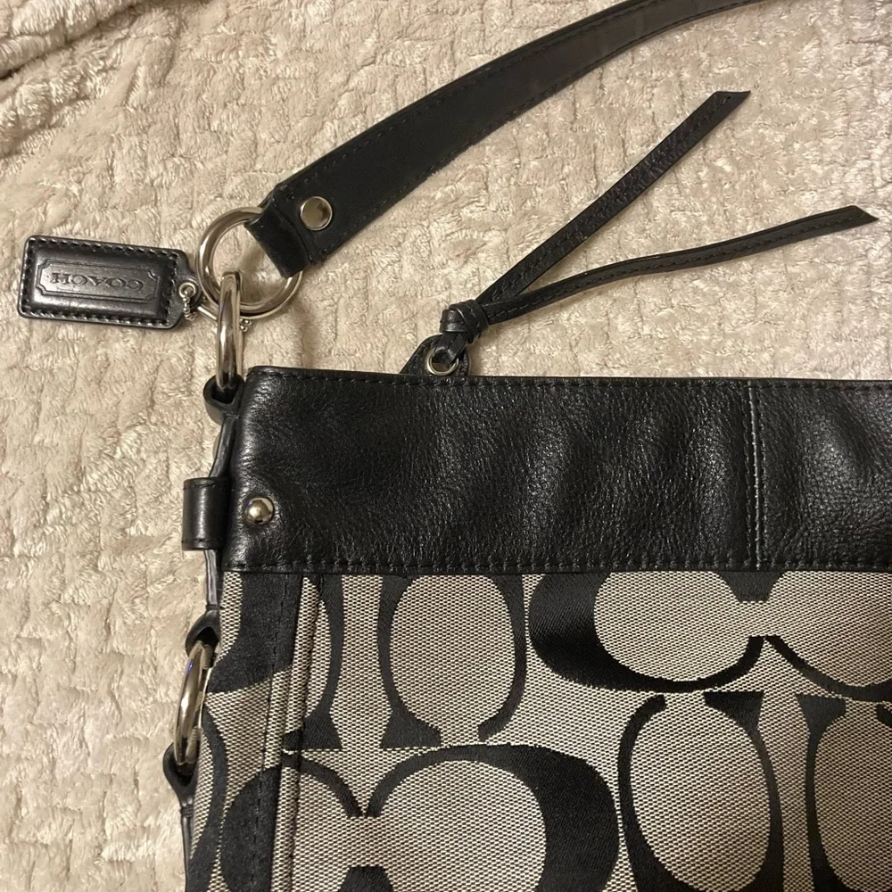 Coach Tan/Black Leather Trim C Signature Jaguar Shoulder Bag Excellent - Picture 5 of 10